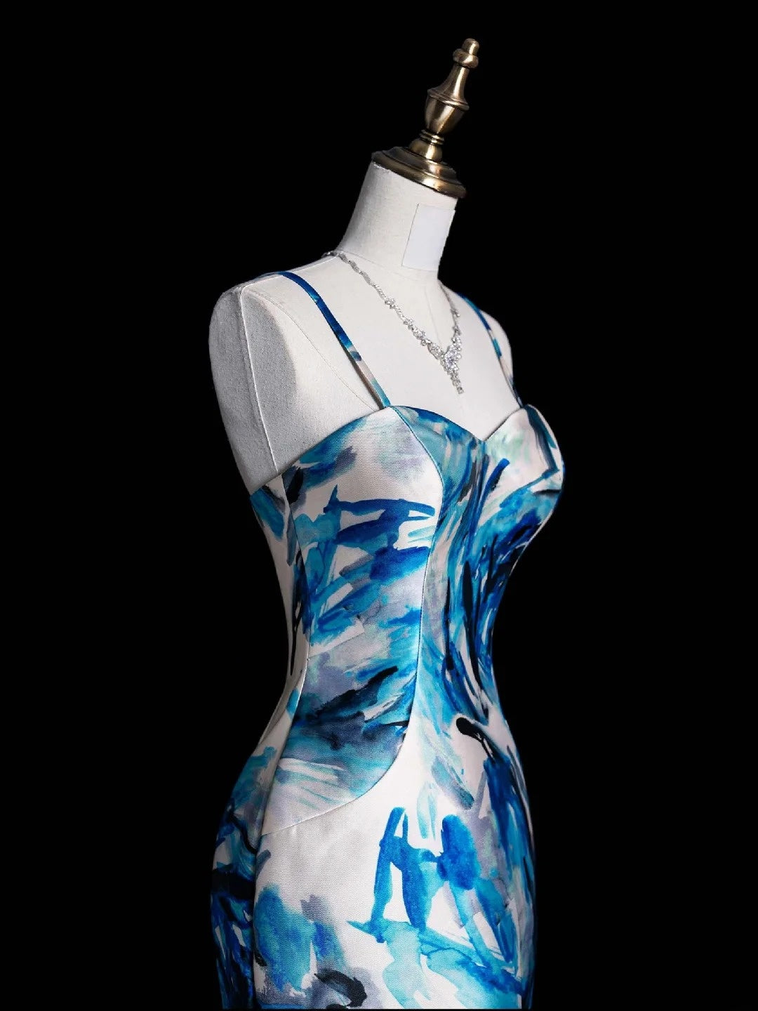 Robe de bal sirène rétro chic à bretelles spaghetti et imprimé floral en satin bleu, style années 50, référence N853