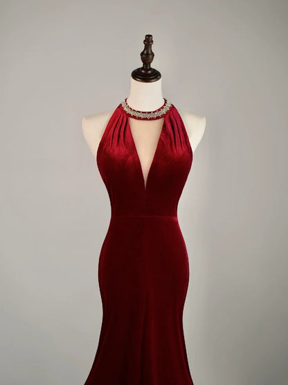 Robe de bal longue sirène en velours bordeaux ornée de perles, modèle N854