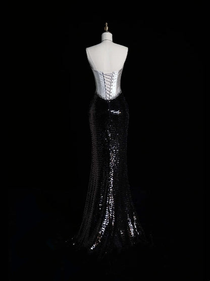 Klassisches, trägerloses Meerjungfrauen-Abendkleid im Retro-Stil der 1950er Jahre aus silber-grauem Satin mit schwarzen Pailletten (N864)