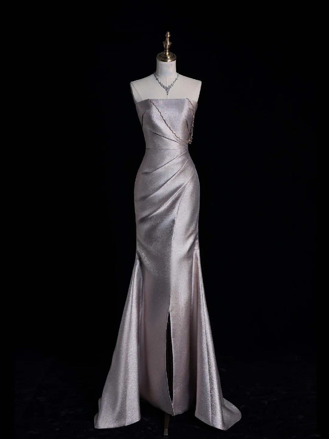 Robe de bal longue sirène rétro chic sans bretelles en satin gris argenté avec fente, style années 1950, référence N865