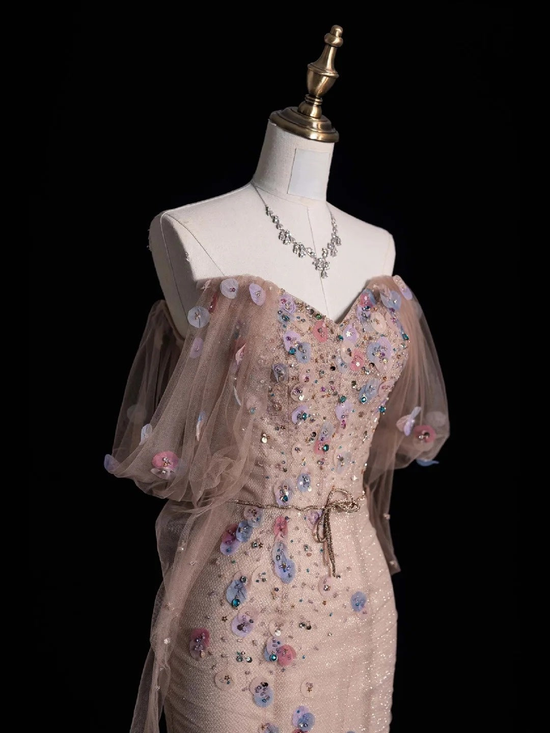 Robe de bal longue en tulle rose poudré, épaules dénudées, style sirène, N866