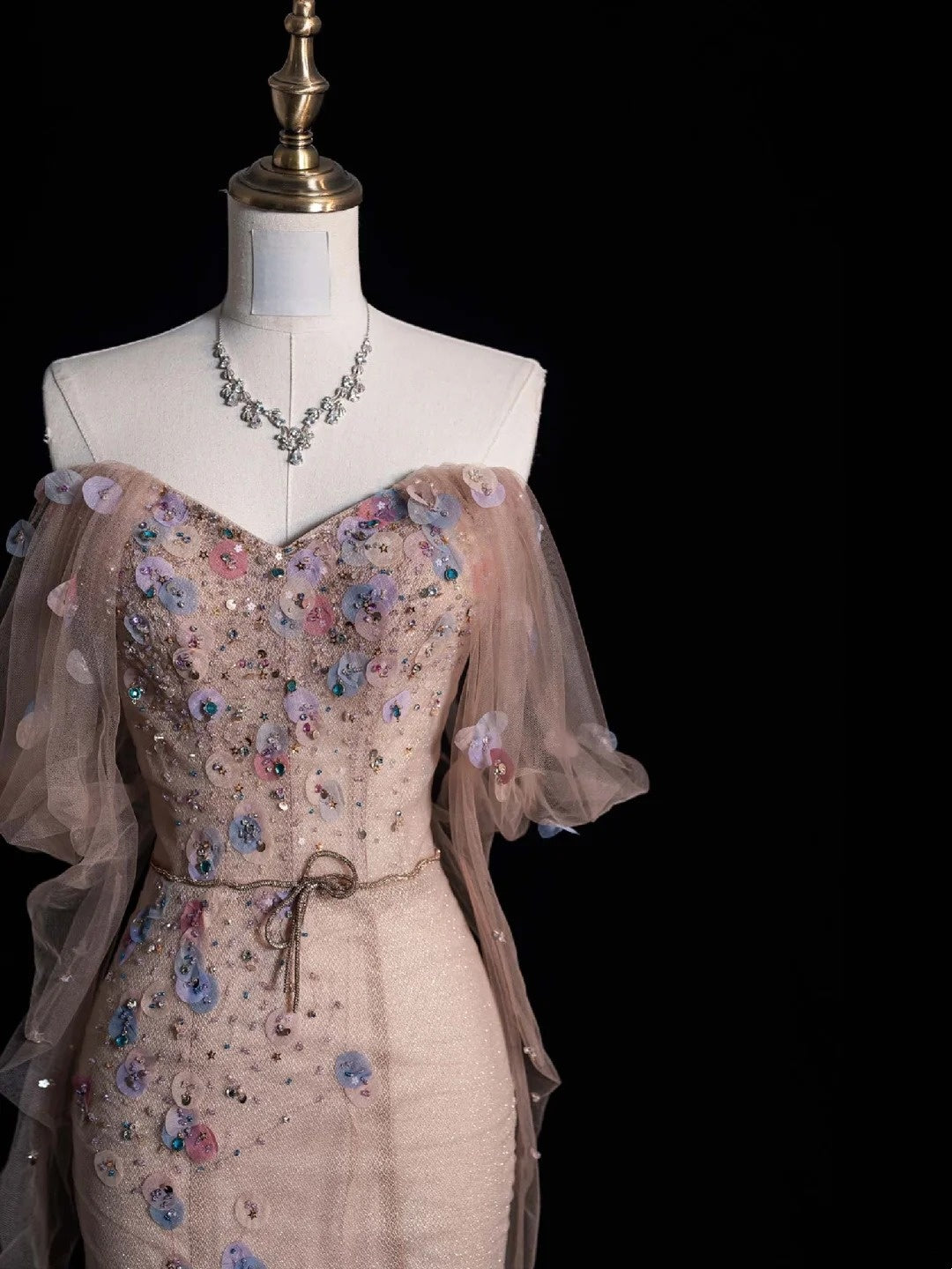 Robe de bal longue en tulle rose poudré, épaules dénudées, style sirène, N866