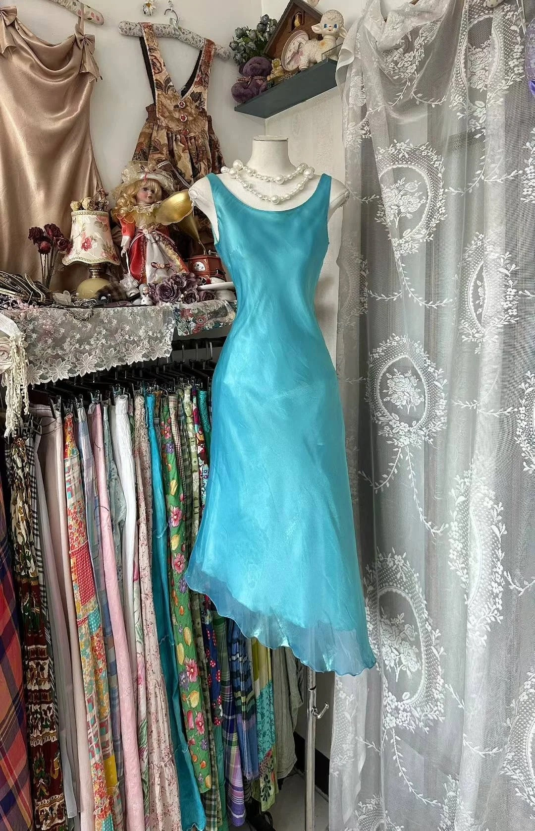 Retro-Chic Meerjungfrauen-Abendkleid mit eckigem Ausschnitt, blau, kurz, 1950er Jahre, Abendkleid N867