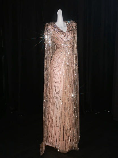 Robe de soirée chic en rose poudré à sequins, col en V et manches longues, style cape, idéale pour un bal de fin d'année ou une soirée de gala (N946)