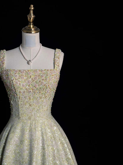 Robe de soirée longue vert menthe à paillettes, coupe trapèze, col carré, style glamour, référence N952
