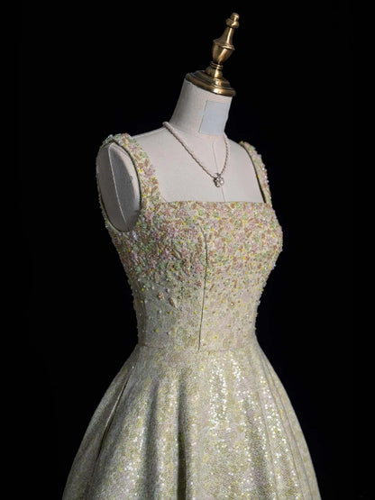 Robe de soirée longue vert menthe à paillettes, coupe trapèze, col carré, style glamour, référence N952
