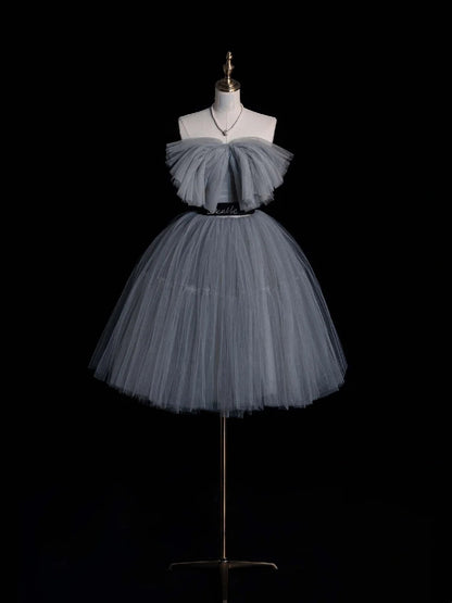 Robe de bal simple, bustier, en tulle gris argenté, courte, idéale pour un 16e anniversaire, le bal de fin d'année du collège ou une soirée cocktail (N954)