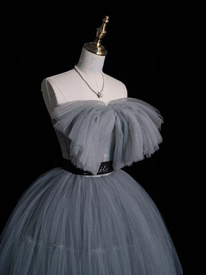Robe de bal simple, bustier, en tulle gris argenté, courte, idéale pour un 16e anniversaire, le bal de fin d'année du collège ou une soirée cocktail (N954)