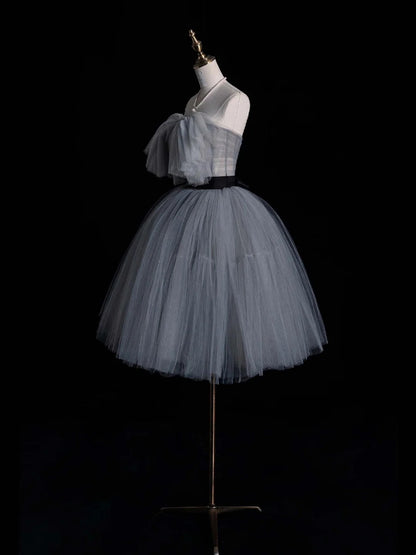 Robe de bal simple, bustier, en tulle gris argenté, courte, idéale pour un 16e anniversaire, le bal de fin d'année du collège ou une soirée cocktail (N954)
