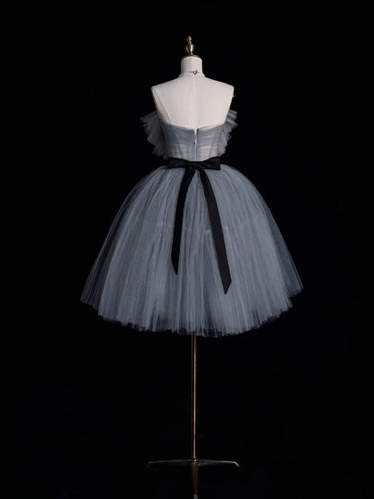 Robe de bal simple, bustier, en tulle gris argenté, courte, idéale pour un 16e anniversaire, le bal de fin d'année du collège ou une soirée cocktail (N954)