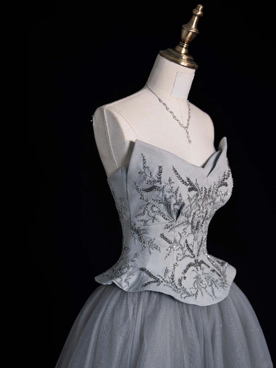 Retro-Ballkleid mit herzförmigem Ausschnitt, grauem Tüll und perlenbesetztem Oberteil, Partykleid, Abschlussballkleid, elegantes Abendkleid für Senioren, N955