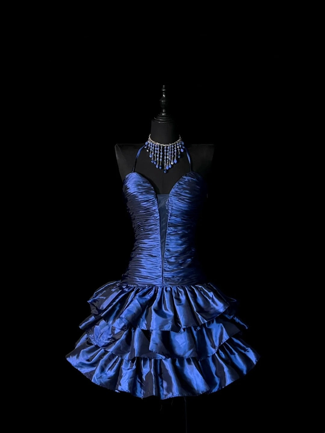 Robe de bal vintage bleu marine en satin, dos nu, taille basse, courte, idéale pour un 16e anniversaire, le bal de fin d'année du collège ou une soirée de gala (N956)