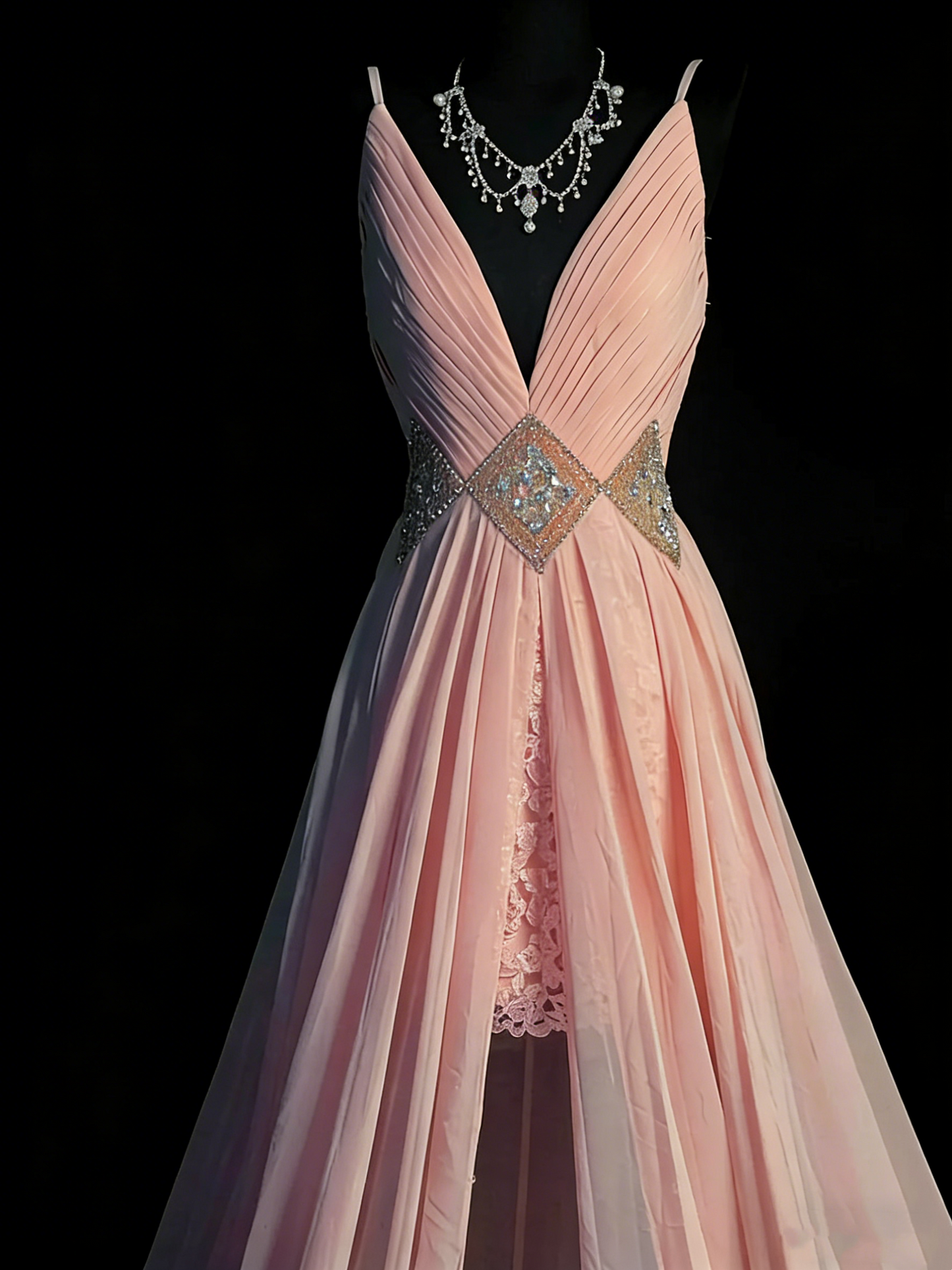 Robe de bal longue princesse en mousseline rose poudré, coupe trapèze, bretelles spaghetti, fente, N965