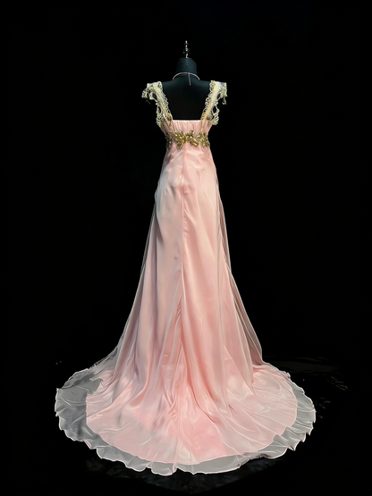 Robe de bal longue rose en mousseline de soie et dentelle, coupe trapèze, décolleté cœur et bretelles, N992