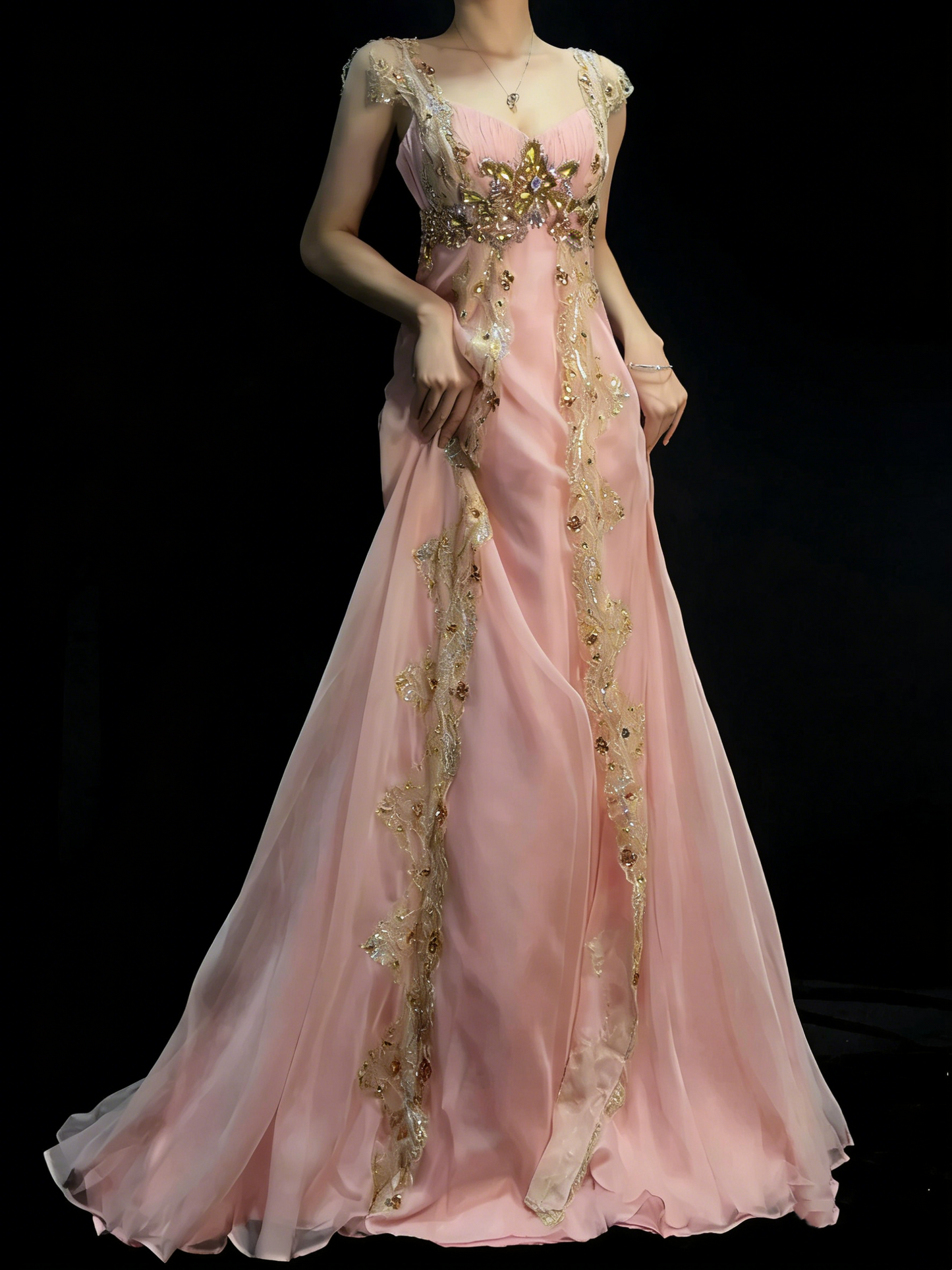 Robe de bal longue rose en mousseline de soie et dentelle, coupe trapèze, décolleté cœur et bretelles, N992