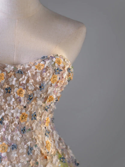 Robe de bal sobre en tulle champagne à bustier cœur fleuri, idéale pour les études supérieures ou les remises de diplômes (N1215).