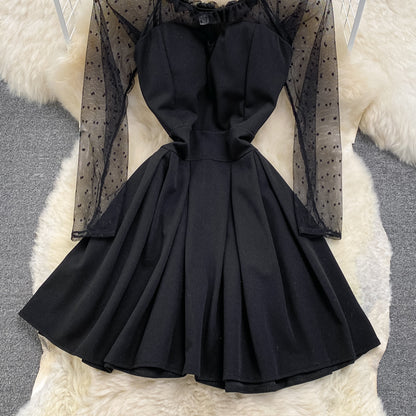 Robe courte noire à manches longues et coupe trapèze, RF0230