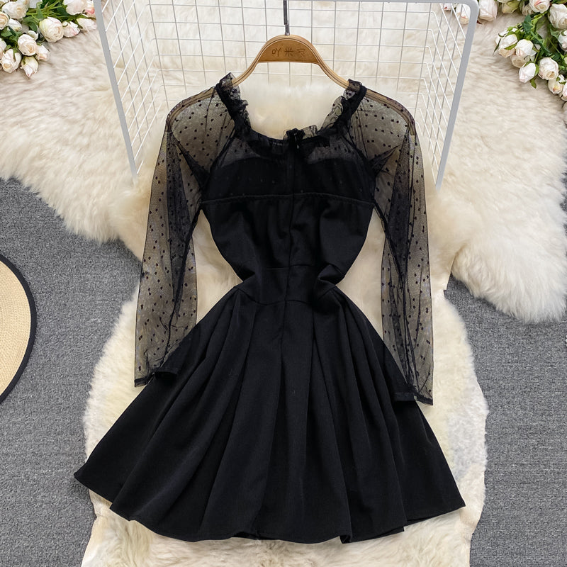 Robe courte noire à manches longues et coupe trapèze, RF0230