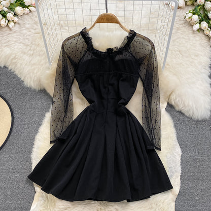 Robe courte noire à manches longues et coupe trapèze, RF0230