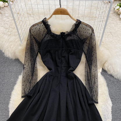 Robe courte noire à manches longues et coupe trapèze, RF0230