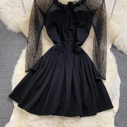 Robe courte noire à manches longues et coupe trapèze, RF0230