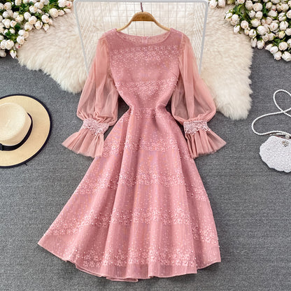 Jolie robe trapèze en dentelle et perles RF0223