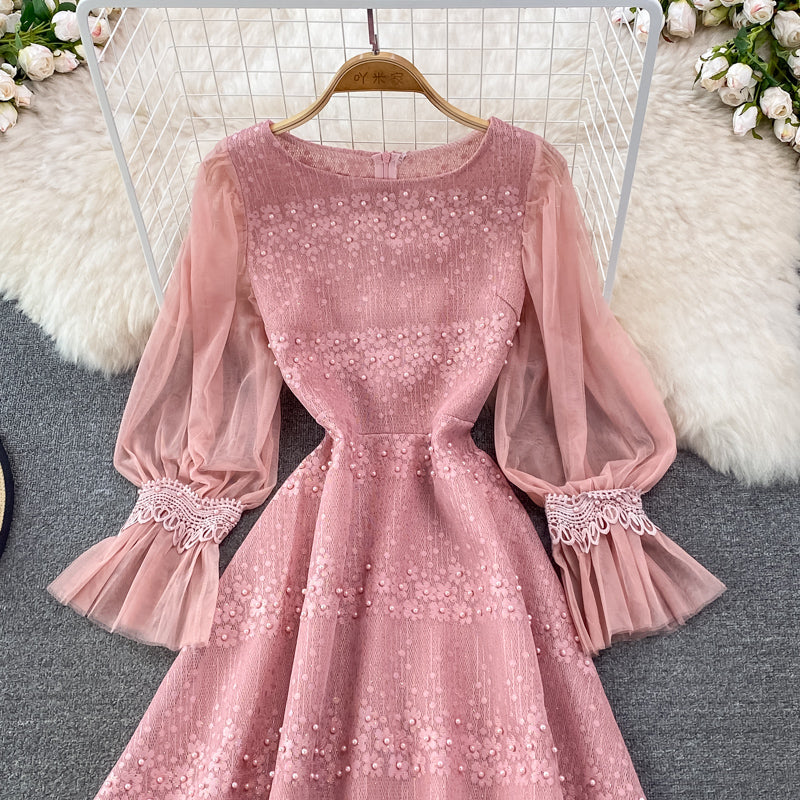 Jolie robe trapèze en dentelle et perles RF0223