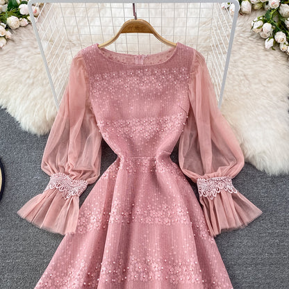 Jolie robe trapèze en dentelle et perles RF0223