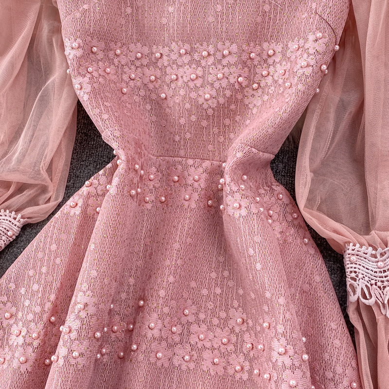 Jolie robe trapèze en dentelle et perles RF0223