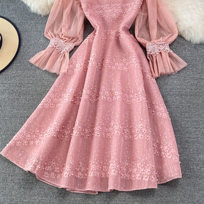 Jolie robe trapèze en dentelle et perles RF0223
