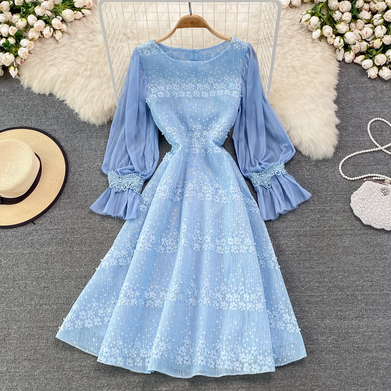 Jolie robe trapèze en dentelle et perles RF0223