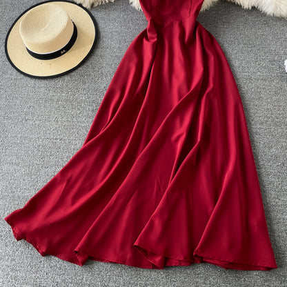 Robe courte simple à col en V et coupe trapèze RF0210