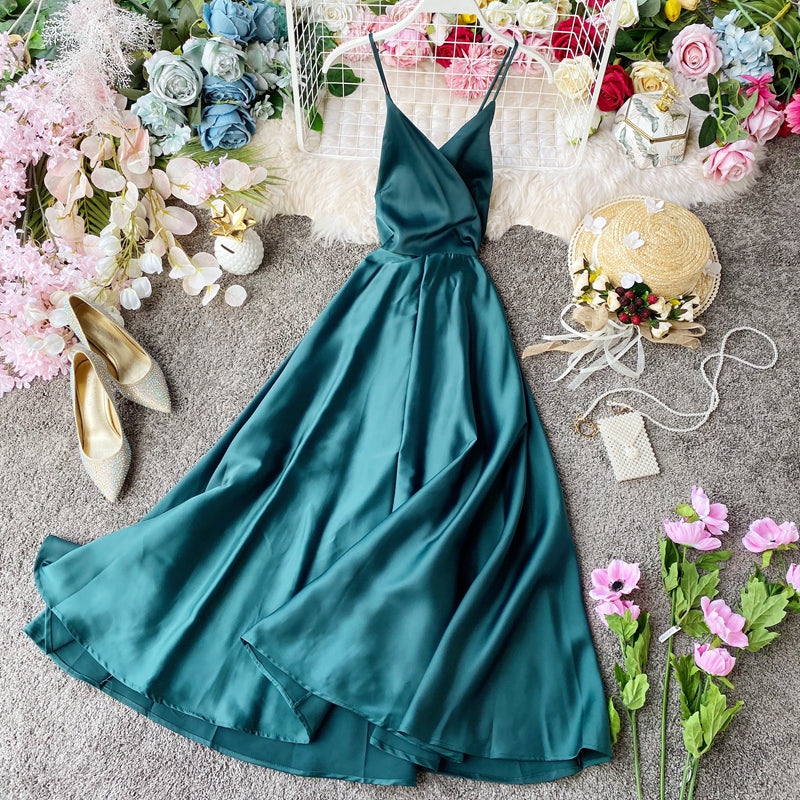 Robe trapèze élégante en satin à col en V et à la mode RF0196