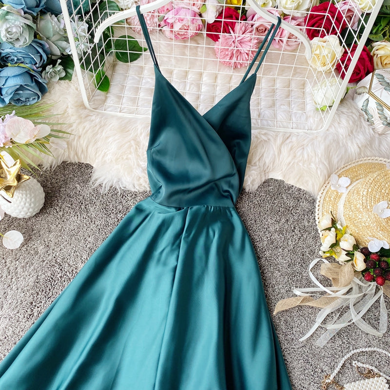 Robe trapèze élégante en satin à col en V et à la mode RF0196