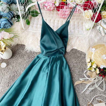 Robe trapèze élégante en satin à col en V et à la mode RF0196