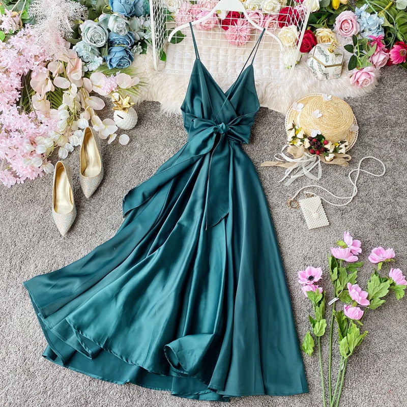Robe trapèze élégante en satin à col en V et à la mode RF0196