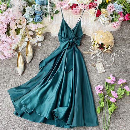 Robe trapèze élégante en satin à col en V et à la mode RF0196