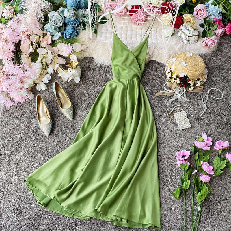Robe trapèze élégante en satin à col en V et à la mode RF0196