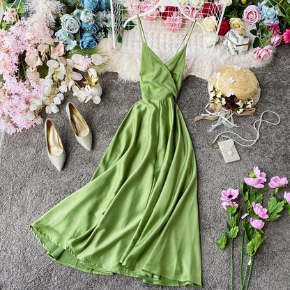 Robe trapèze élégante en satin à col en V et à la mode RF0196