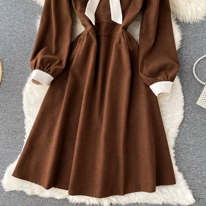 Jolie robe à manches longues avec nœud papillon RF0192