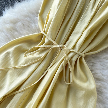 Gelbes A-Linien-Kurzkleid, modisches Kleid RF0040