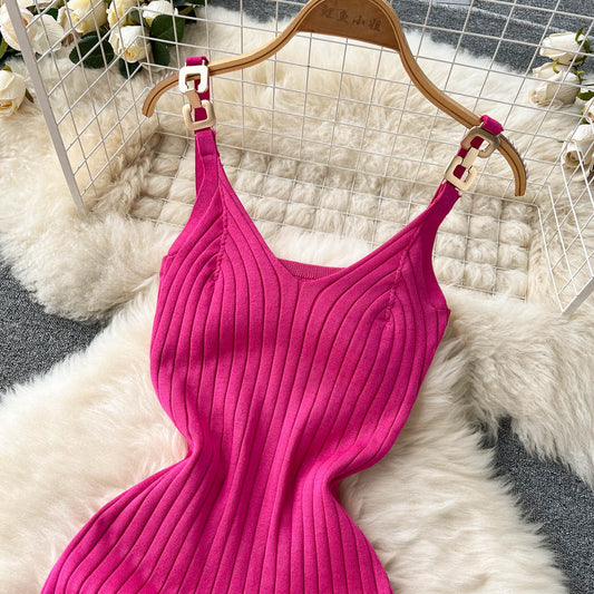 Stilvolles kurzes Strickkleid mit Spaghettiträgern RF0024