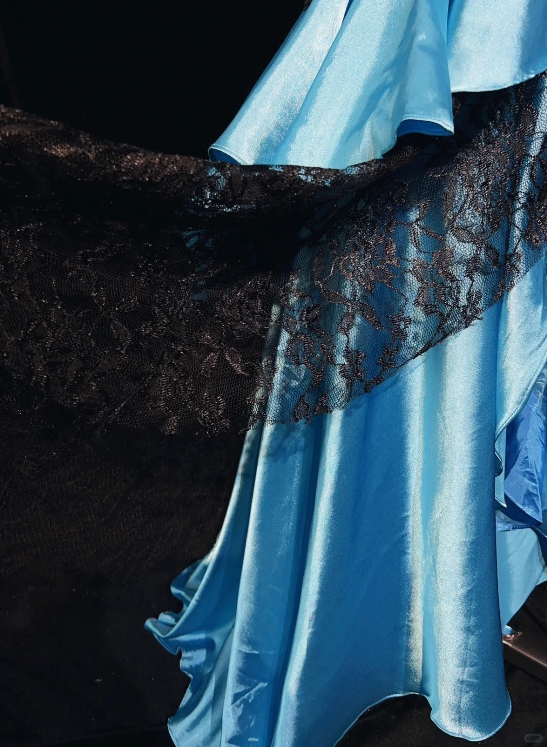 Vintage-Ballkleid Inspo Meerjungfrau Neckholder Blau Satin Mit Schwarzer Spitze 80er Jahre Langes Abendkleid N2833