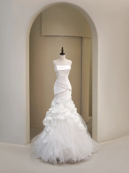 Robe de mariée sirène blanche sans manches, sans bretelles, plissée, coupe ajustée N229