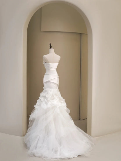 Robe de mariée sirène blanche sans manches, sans bretelles, plissée, coupe ajustée N229