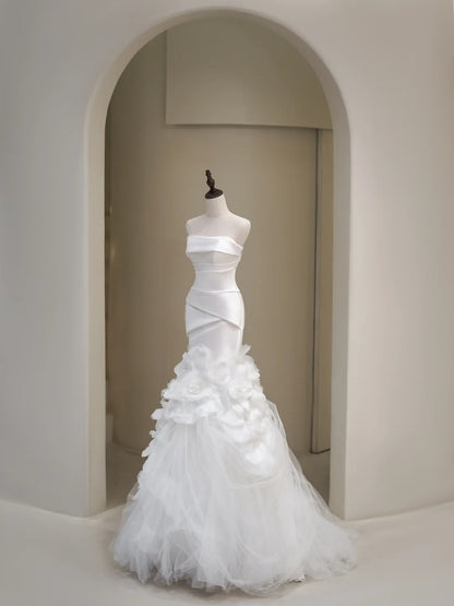 Robe de mariée sirène blanche sans manches, sans bretelles, plissée, coupe ajustée N229