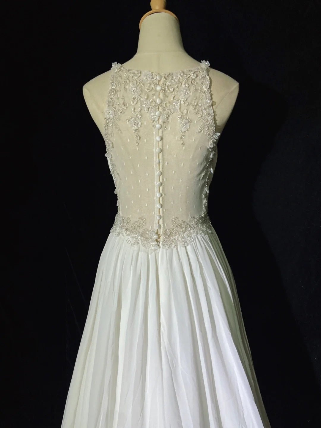 Romantisches A-Linien Brautkleid Chiffon Rundhals mit Perlen und Kristallen Weiß Langes Hochzeitskleid N3405