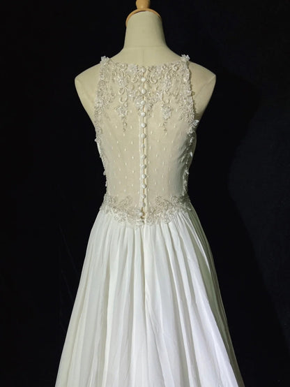 Romantisches A-Linien Brautkleid Chiffon Rundhals mit Perlen und Kristallen Weiß Langes Hochzeitskleid N3405