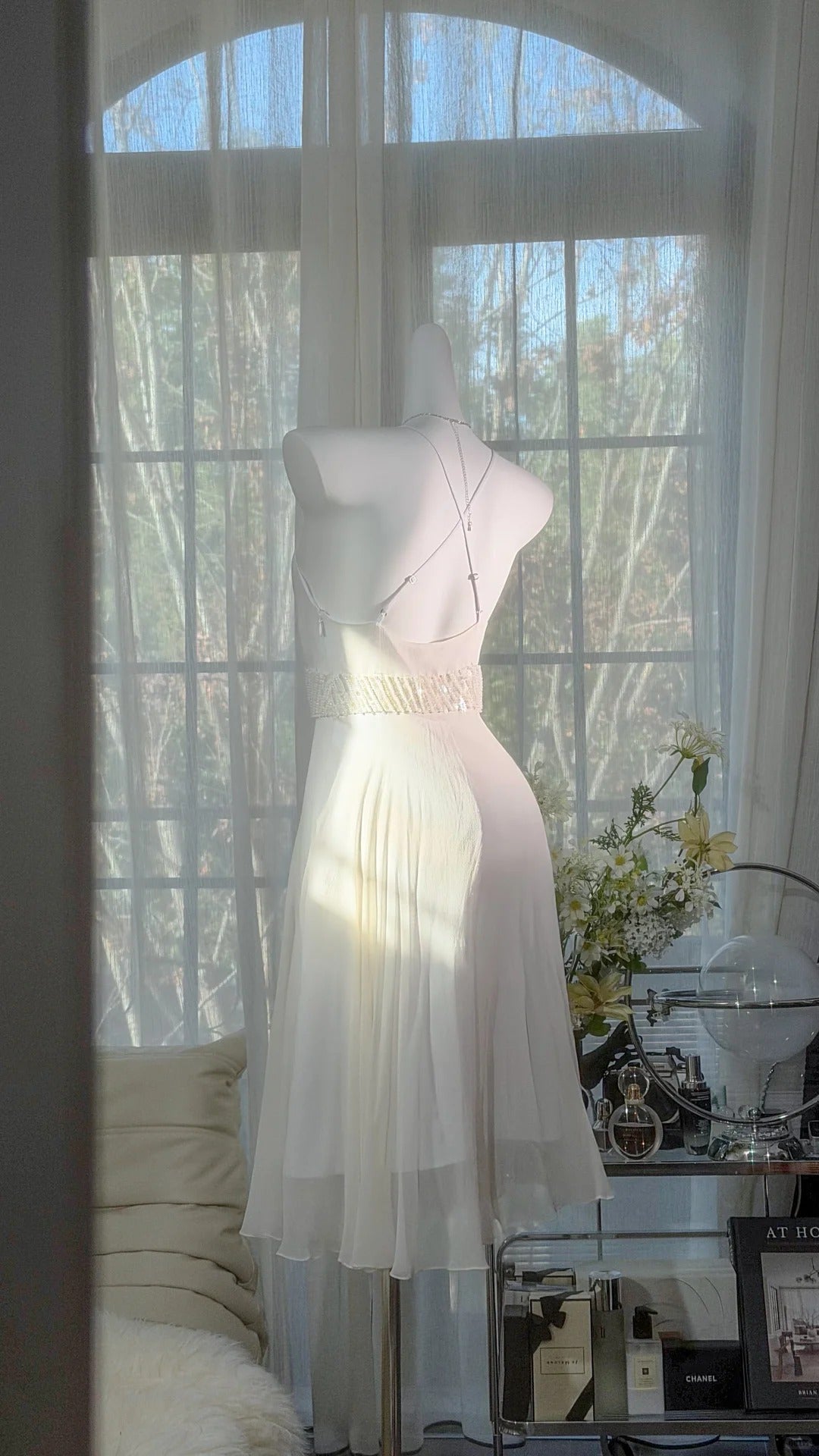 Idées de Robe Courte d'Anniversaire et Tenues de Rentrée Sexy en Chiffon Blanc avec Bretelles Fines et Col Américain pour Femmes N3526