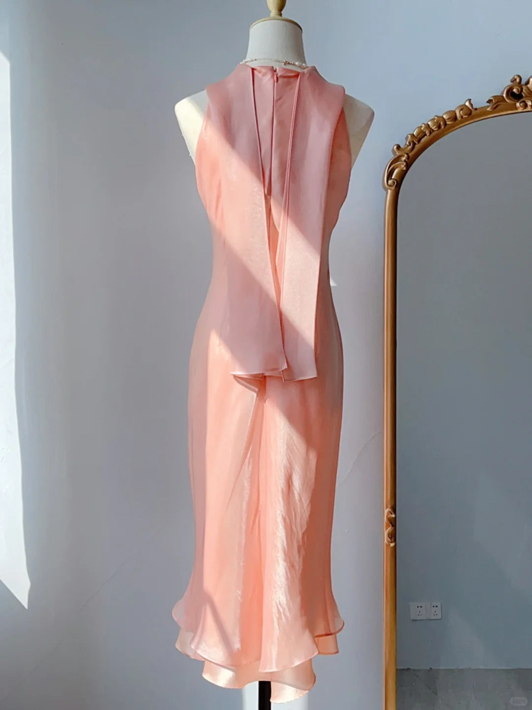 Vintage Abschlussballkleider Meerjungfrauenstil 90er Hoher Ausschnitt Rosa Mit Rüschen Ärmellos Knielang Abend Anlassmode RB4254